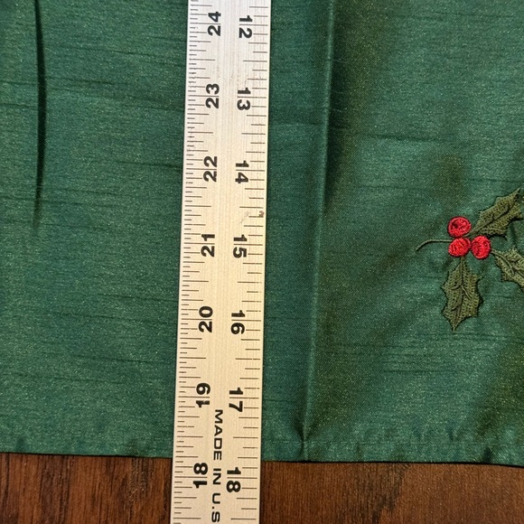 Set of 4 Christmas Holiday Napkins 2 different patterns - Holly Berry and Plaid - Picture 9 of 9